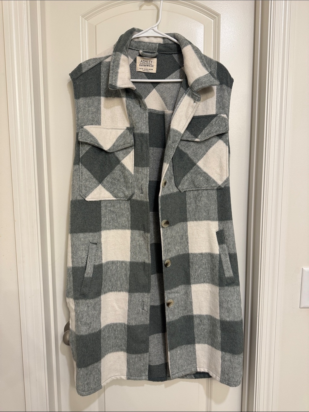 Ashley By 26 International Gray and Cream Buffalo Plaid Shirt Jacket